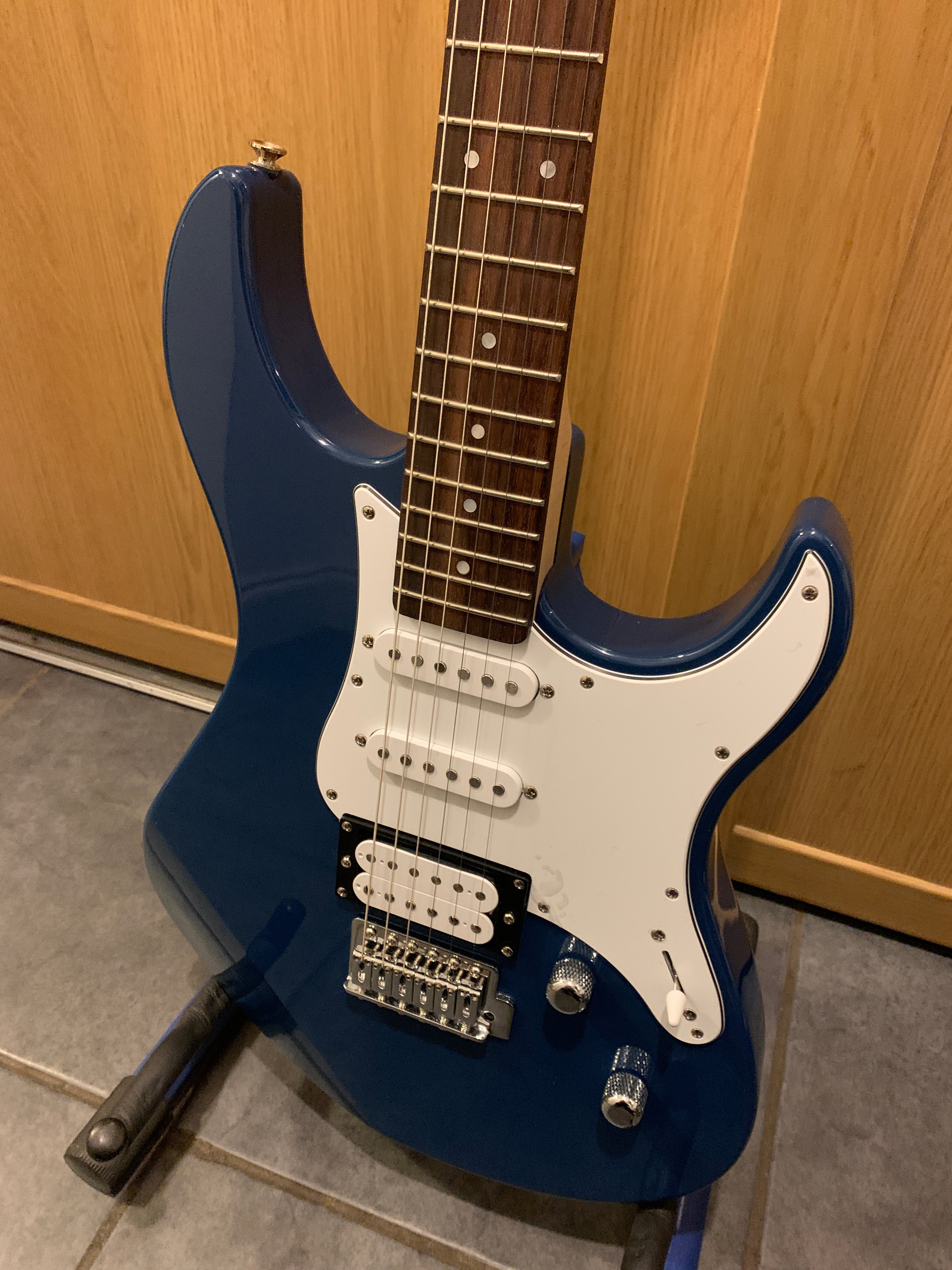 Yamaha 112J MKII Electric Guitar in Lake Placid Blue